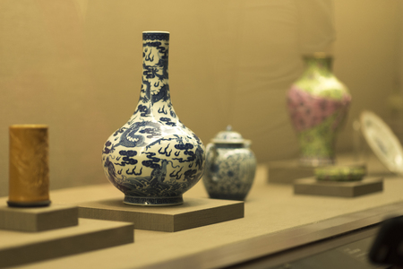 TAIPEI, TAIWAN - November 24 : Antiques are displayed in Taipei's National Palace Museum on November 24, 2016 in Taipei, Taiwan, Asia.のeditorial素材