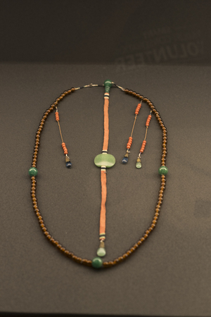 TAIPEI, TAIWAN - December 14 : Antiques are displayed in Taipei's National Palace Museum on December 14, 2016 in Taipei, Taiwan, Asia.のeditorial素材