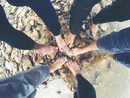 An overview of the legs means the power of a friend.