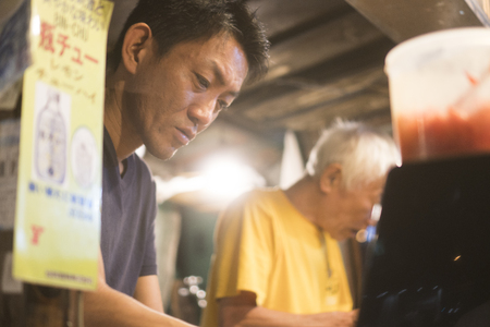 FUKUOKA, JAPAN - OCTOBER 2, 2017: People eating Yatai mobile food stall at night in Fukuoka, Kyushu, Japanのeditorial素材