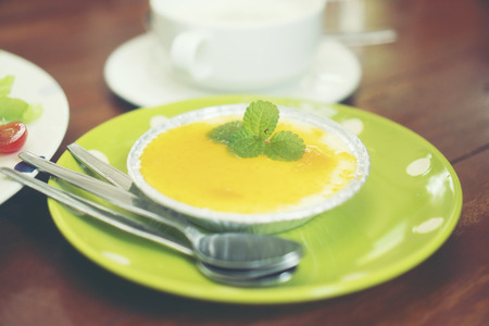 lemon pudding in cafeの写真素材