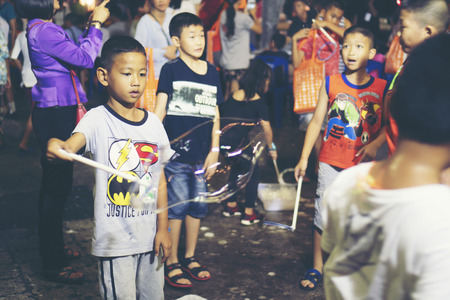 BANGKOK THAILAND-JUNE 26 : Bangkok fest art on the street.People and tourists. Soap bubbles, Attention to art on the opening day. on June 26, 2018 in Bangkok,Thailand.のeditorial素材