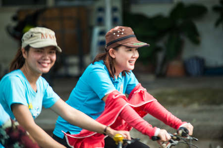 ROI-ET AUGUST 16 : Unidentified Cyclist in prepared "Bike For Mom", event show respected to Queen of Thailand on August 16, 2015, ROI-ET, Thailand. record to Guinness Book of World Records.のeditorial素材