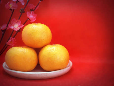chinese new year decoration, mandarin oranges on wooden dishの写真素材
