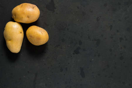 potato on baking tray の写真素材