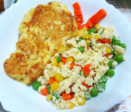 Twins Egg in Two Servings in Butterfly Shapeの写真素材