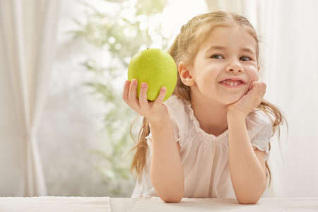 beauty girl holding green appleの写真素材