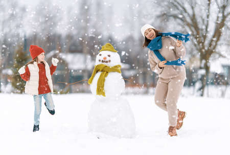 happy family! Mother and child girl on a winter walk in nature.の写真素材