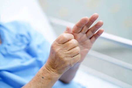 Asian senior or elderly old lady woman patient feel pain her hand on bed in nursing hospital ward : healthy strong medical concept.
の写真素材