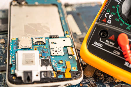 Multimeter electronic digital to measure the voltage of electrical.