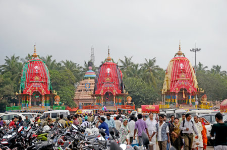 three chariot standing in fornt of gundicha temple puri odisha during rathayatra festival.のeditorial素材