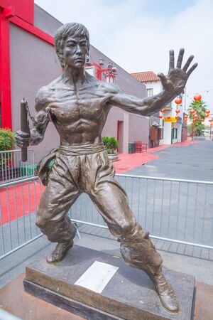 LOS ANGELES, USA - JUNE 14TH: In June 2013, the sole Bruce Lee statue in North America was unveiled in Central Plaza Chinatown Los Angeles.のeditorial素材