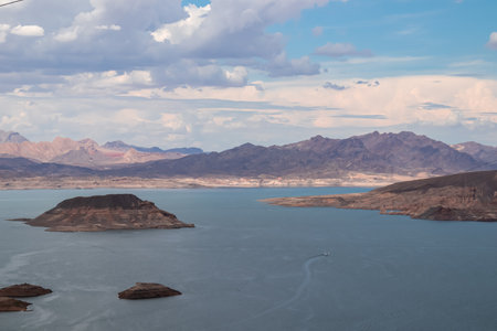 Scenic view of Lake Mead Lakeview Overlook near Hoover Dam filled with turquoise water surrounded by River mountain range, Nevada Arizona, USA. Lake Mead National Recreation Area near Las Vegasの写真素材