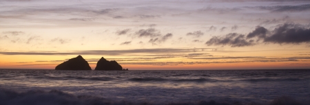 beautiful sunset at  holywell bay, newquay UKの写真素材