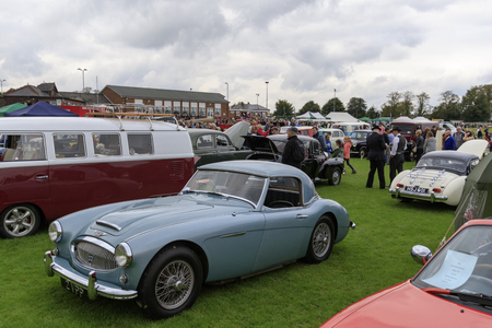 Elland, Halifax, West Yorkshire, UK 20th September, 2015. local Rotary Club members of Elland hope the current fad for all things 
from the 40s and 50s will make their first Vintage Weekend a big success.のeditorial素材