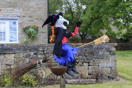 Norland, Halifax, West Yorkshire, UK 2nd September, 2016. room on the broom, Norland Scarecrow Festival 2nd Sept - 5th Sept 2016. This year's theme is âbooksâThe Norland Scarecrow festival has been held every year since 2000 and raises money for the のeditorial素材