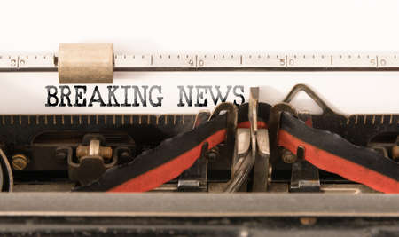 BREAKING NEWS written on vintage manual typewriterの写真素材