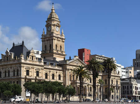 2018-09-16 Cape Town, South Africa: Cape Town City Hall against blue skyのeditorial素材