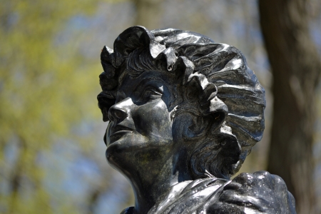 The bronze statue of a woman as part of the monument entitled Patriot's Farfewell in Morristown, NJのeditorial素材