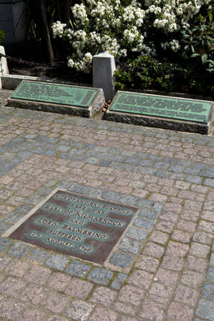 Plaques in Trinity Square Gardens in Tower Hill, London - marking the site of 'the scaffold' where public executions of high-profile criminals were carried out.のeditorial素材
