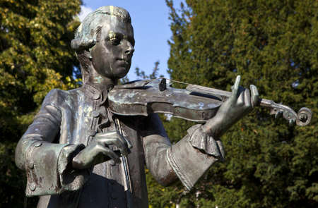 Young Mozart statue located in Parade Gardens in Bathの写真素材