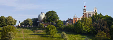 A panoramic view of the Royal Observatory and the General Wolfe statue in Greenwich, London のeditorial素材