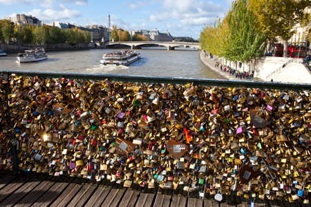 The Love Padlocks on Pont des Arts in Paris.  The view from the bridge takes in the Eiffel Tower, river Seine and Pont du Carrousel.のeditorial素材