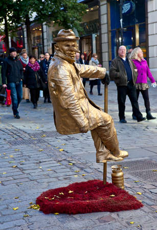 LONDON, UK - NOV 14TH 2013  A  Levitating  Street Entertainer in Covent Garden, London on 14th November 2013 のeditorial素材
