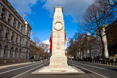 The Cenotaph War Memorial in Whitehall, London.のeditorial素材