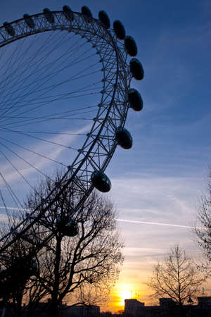 A view of the London Eye at sunset のeditorial素材