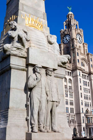 The Memorial to the Engine Room Heroes, designed by Sir William Goscombe John in 1916.  The Royal Liver Building can be seen in the distance. Liverpool, England.のeditorial素材