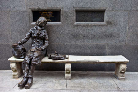 A sculpture of Eleanor Rigby located on Stanley Street in Liverpool   The sculpture was designed and created by former entertainer Tommy Steele and unveiled in 1982 のeditorial素材