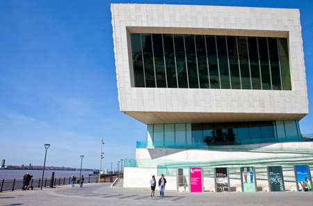 The modern architecture of the Museum of Liverpool.のeditorial素材