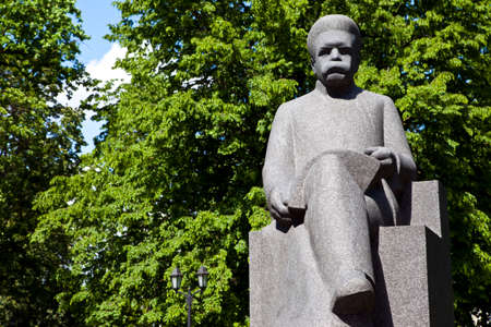 A sculpture dedicated to Latvian playwright Rudolfs Blaumanis in Bastion Hill Park, Riga のeditorial素材