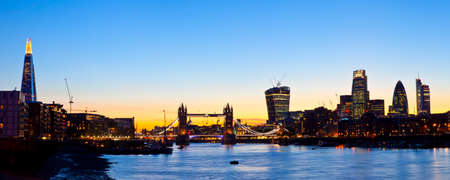 A panoramic view of the beautiful London skyline at dusk.  The view takes in sights including the Shard, Tower Bridge, St Paul's Cathedral, 20 Fenchurch Street (Walkie Talkie Building), 122 Leadenhall Street (The Cheesegrater), The Gherkin, and Heron Toweのeditorial素材