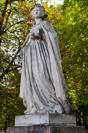 A statue of Marie Stuart (popularly known as Mary, Queen of Scots) in Jardin du Luxembourg in Paris.のeditorial素材