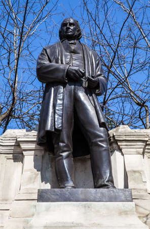A statue of famous Civil Engineer Isambard Kingdom Brunel located along the Victoria Ebankment in London.のeditorial素材
