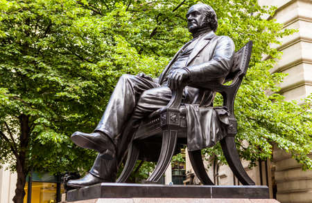 Bronze statue of American-British entrepeneur George Peabody in the City of London.のeditorial素材