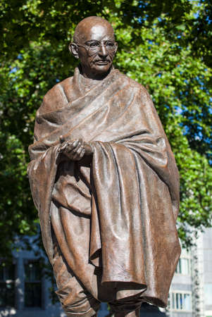 Statue of historic leader Mahatma Gandhi in Parliament Square, London.のeditorial素材