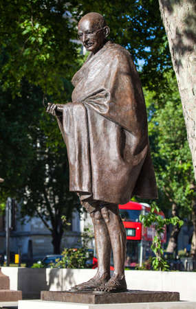 Statue of historic leader Mahatma Gandhi in Parliament Square, London.のeditorial素材