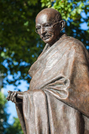 Statue of historic leader Mahatma Gandhi in Parliament Square, London.のeditorial素材