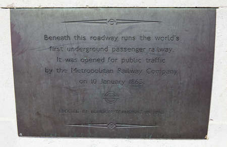 A plaque on the Marylebone Road marking the location of the first underground passenger railway.のeditorial素材