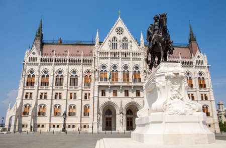 A statue of Count Gyula Andrassy outside the historic Hungarian Parliament building.のeditorial素材