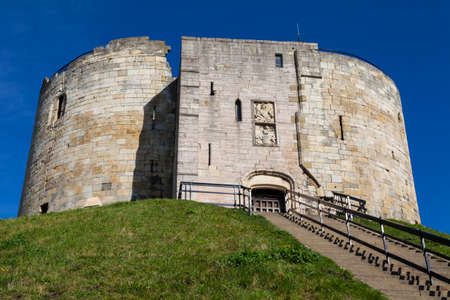 A view of the historic Cliffordâs Tower in York, England.のeditorial素材