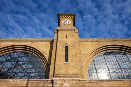 LONDON, UK - JANUARY 19TH 2016: A view of the main building of Kings Cross Station in London, on 19th January 2016.のeditorial素材