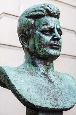 A bust of former President of the United States John F. Kennedy situated on the Marylebone Road in London.のeditorial素材