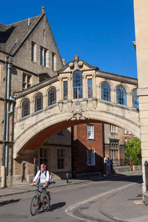 OXFORD, UK - AUGUST 12TH 2016: A view of the Bridge of Sighs (also known as Hertford Bridge) in the city of Oxford, on 12th August 2016.のeditorial素材