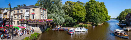 OXFORD, UK - AUGUST 12TH 2016: A beautiful panoramic view of the River Cherwell and the Head of the River Public House in the historic city of Oxford, on 12th August 2016.のeditorial素材
