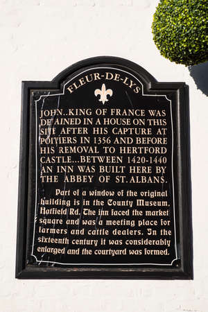 ST. ALBANS, UK - JANUARY 5TH 2017: An information plaque marking the location where the Fleur De Lys public house stood and detailing the history of the historic inn, in St. Albans, on 5th January 2017.のeditorial素材