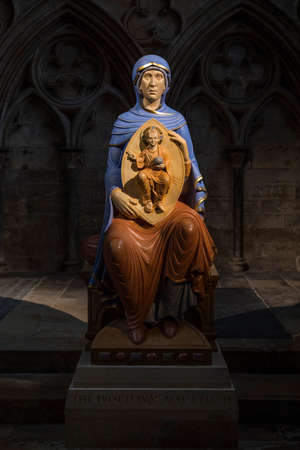 LINCOLN, UK - FEBRUARY 27TH 2017: A sculpture of Virgin Mary with Jesus Christ on display at Lincoln Cathedral in the historic city of Lincoln, UK, on 27th February 2017.のeditorial素材